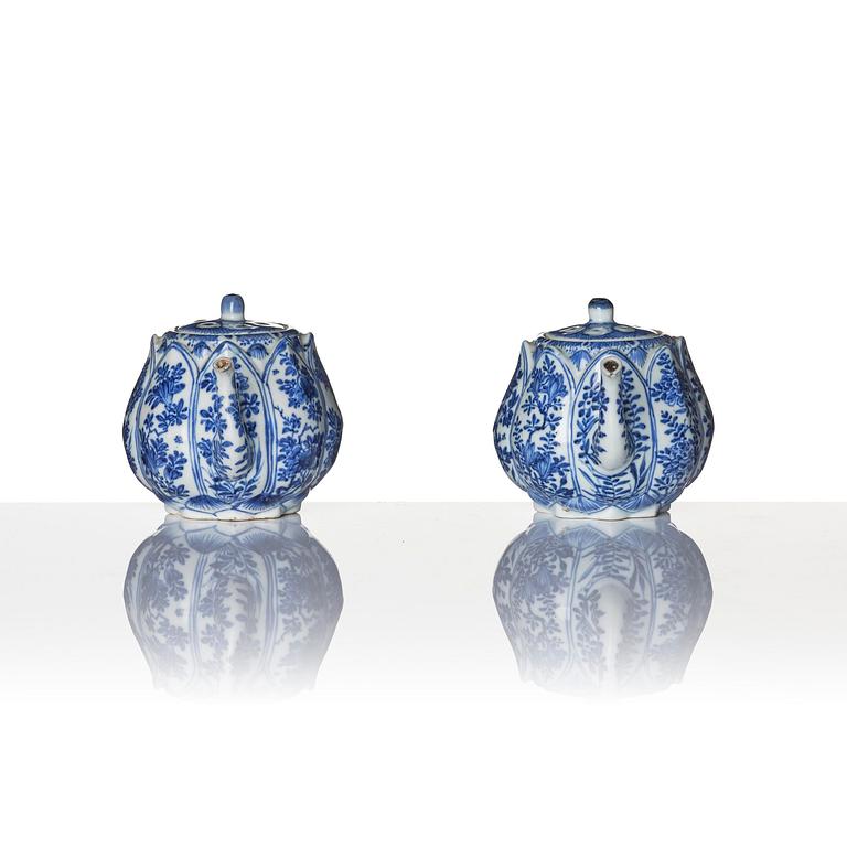 A pair of rare blue and white lobed teapots and covers, Qing dynasty, Kangxi (1662-1722).