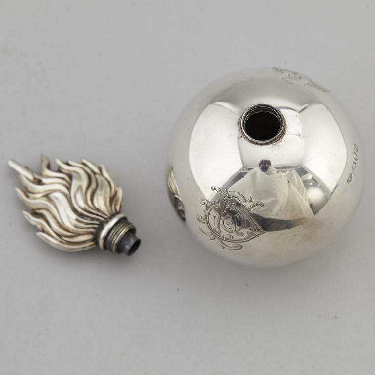 Sugar caster, silver,  Goldsmiths & Silversmiths Co, London 1904-1905.