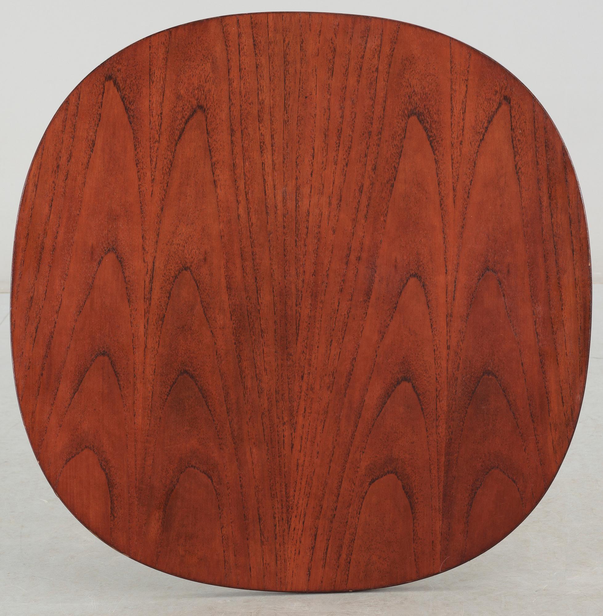 BORD, design Arne Jacobsen, etikettmärkt Fritz Hansen, 1900-tal.