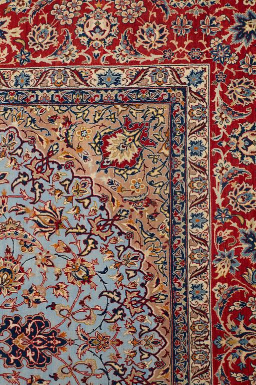 A RUG, Old Esfahan, ca 240 x 149,5 cm (+ the ends have 2,5 and 5,5 cm flat weave).