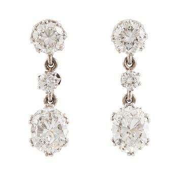 555. A pair earrings in 18K white gold set with round and oval brilliant-cut diamonds.