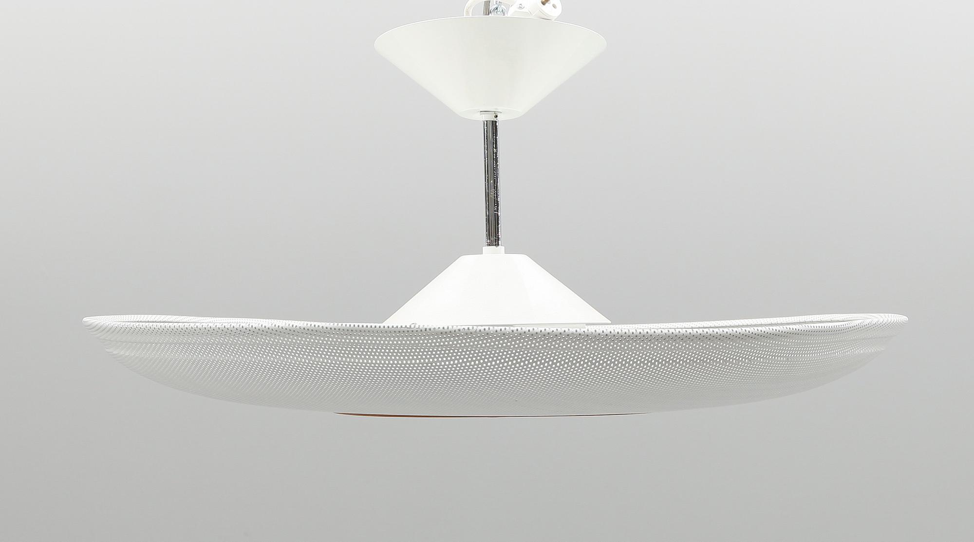 TAKLAMPA, Atelje Lyktan, Åhus. Höjd ca 26 cm.