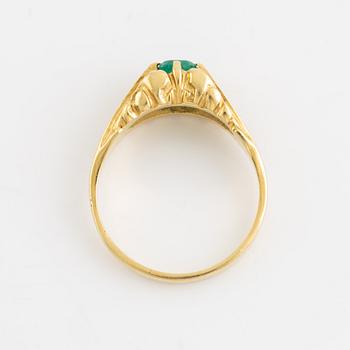 Ring, smaragd och briljantslipade diamanter.
