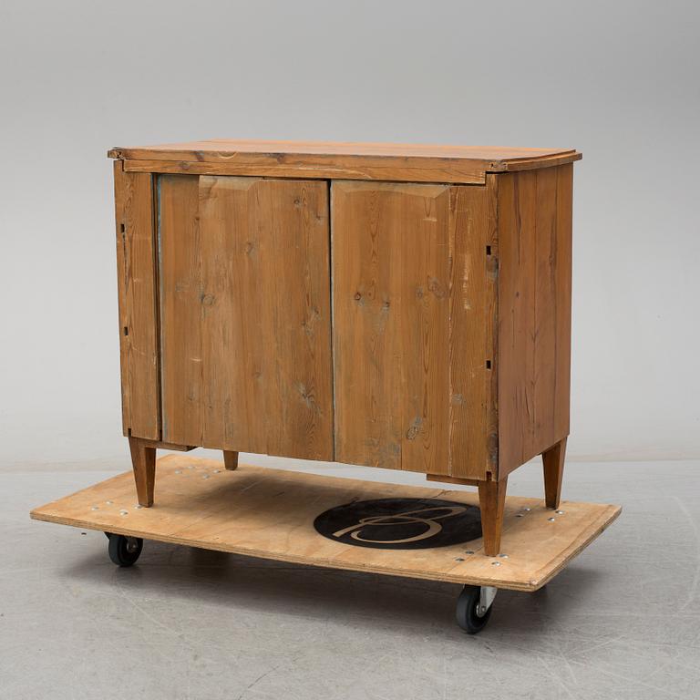 CHEST OF DRAWERS, 19th century.