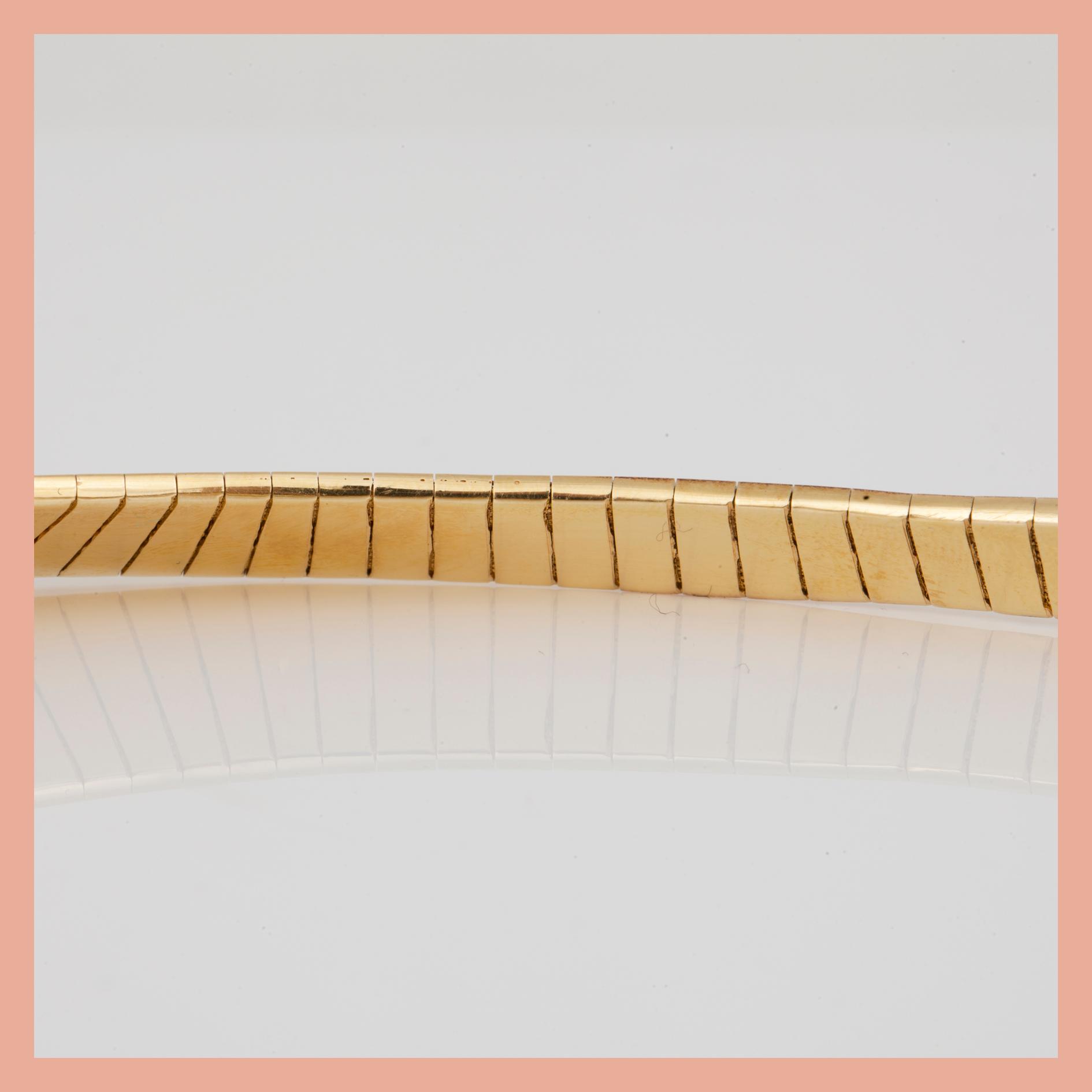 COLLIER, 18K guld med briljantslipade diamanter, tot ca 0,54 ct. Total vikt ca 79 g.