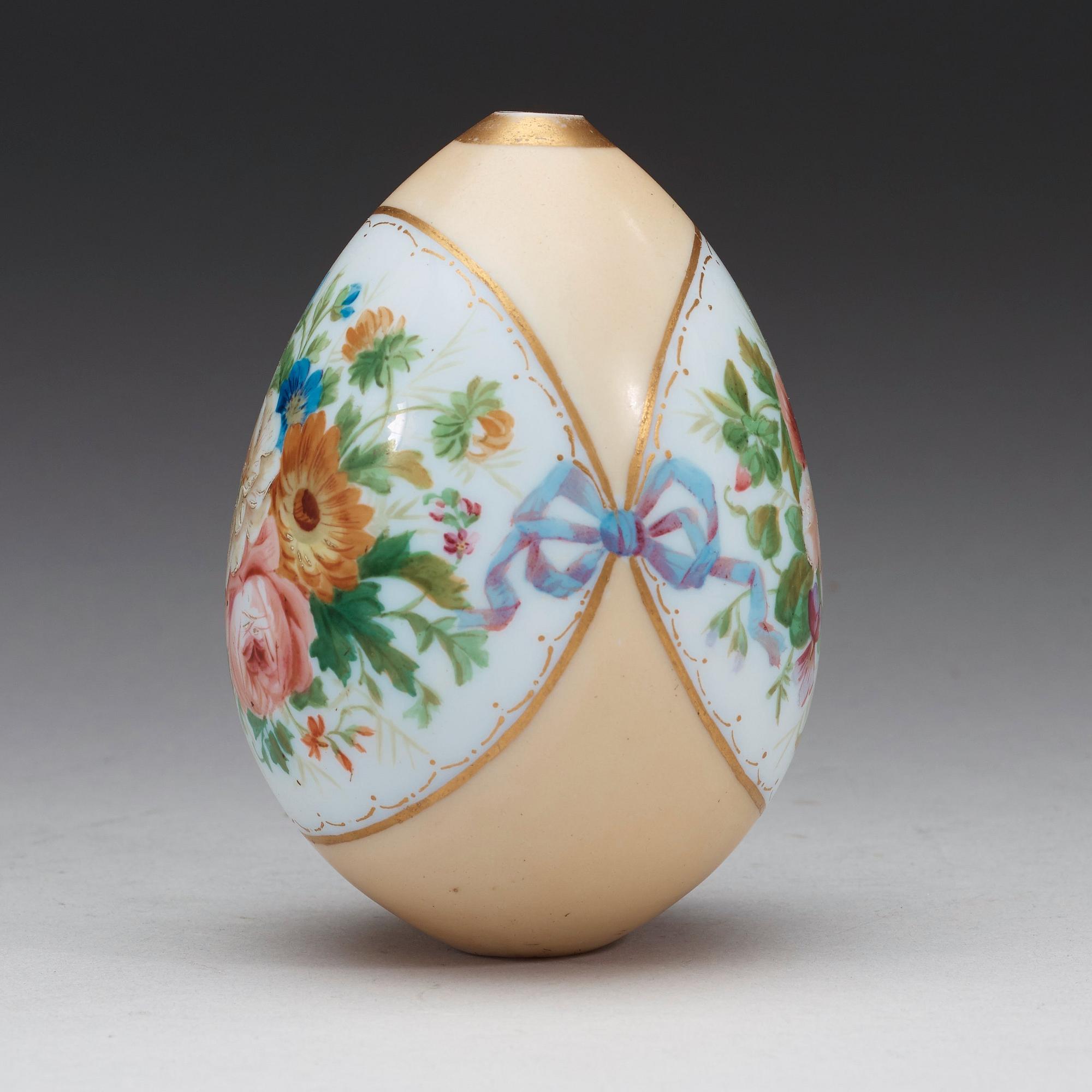ÄGG, porslin. Ryssland, 1800-tal.