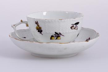KAFFEKOPP MED FAT, porslin, Meissen, 1700-tal.