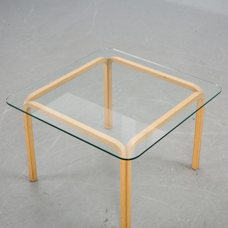 BORD, modell Y805A, Alvar Aalto, Artek.