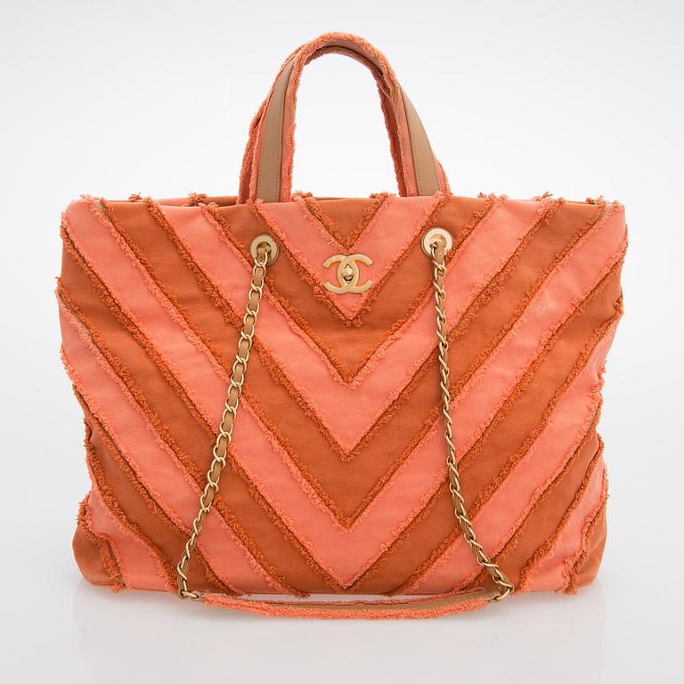 CHANEL, 'Canvas Chevron Patchwork Shopper Tote Bag', 2017.