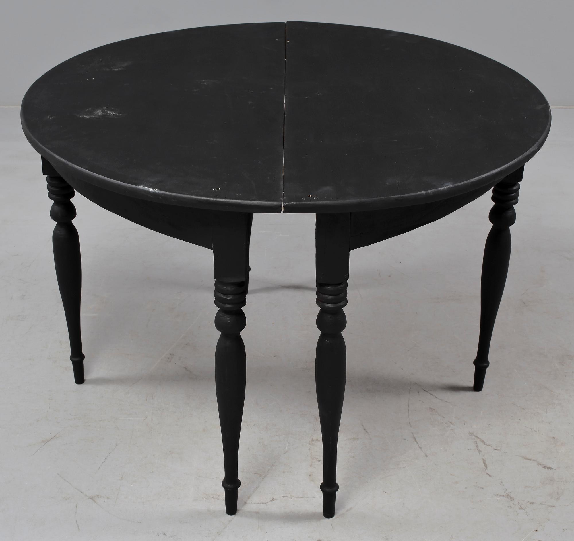 MÅNBORD, ett par, 1900-tal.