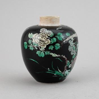 A famille noire jar, late Qing dynasty.