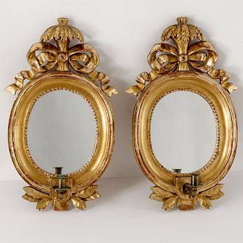 SPEGELLAMPETTER, ett par, gustaviansk stil, omkring sekelskiftet 1900.