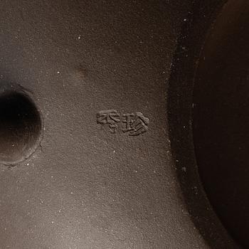 A group of three Chinese yixing teapots, 1970/80s.