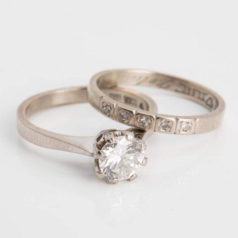 Ring with brillian-cut diamond ca 0.88 ct and ring with single-cut diamonds.