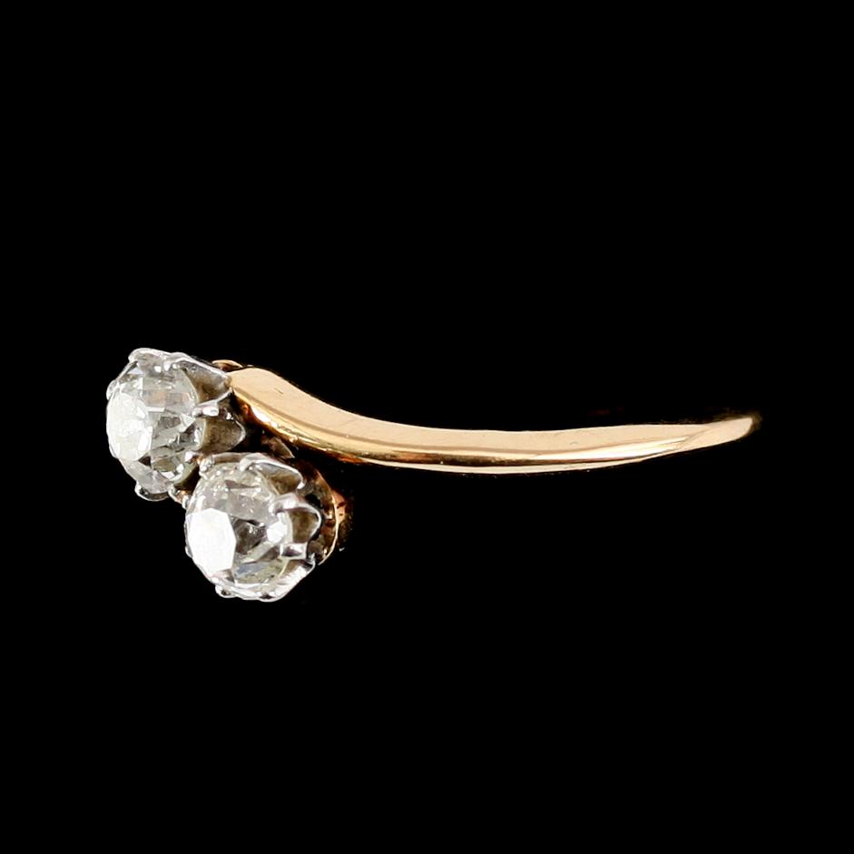 RING, 18 k guld, med 2 diamanter, tot ca 0.50 ct enl gravyr, 1900-talets första hälft.