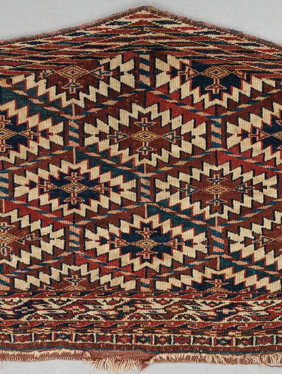 Azmalyk, antik Yomoud, ca 40,5-57.5 x 123-127,5 cm.