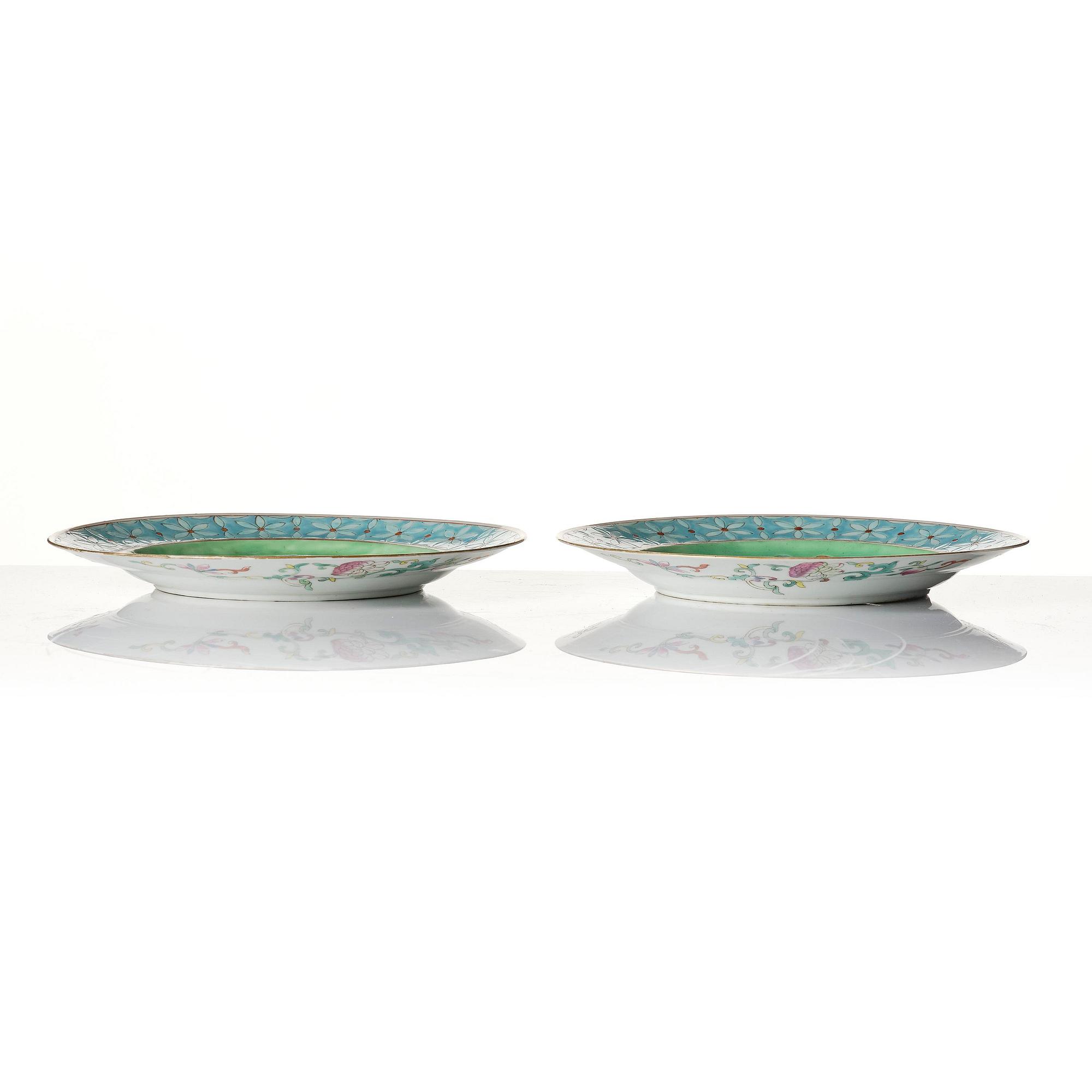 A pair of enamelled dishes, Qing dynasty, 19th Century.