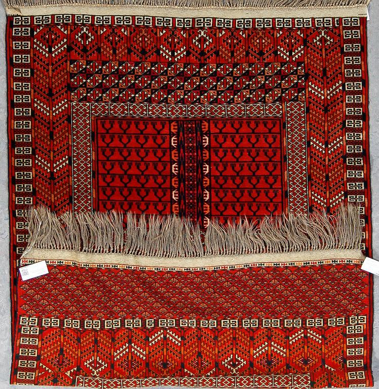 MATTA. Antik/semiantik, Turkmensk Ensi, ca 172x124 cm.