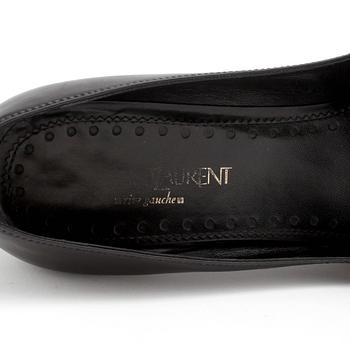 YVES SAINT LAURENT, ett par pumps. Storlek 37,5.