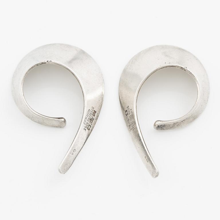 Tone Vigeland, earrings, a pair of "Sling" sterling silver, Norway.