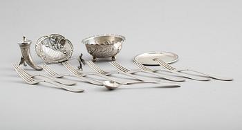 SILVERFÖREMÅL, 13 delar, 1900-tal. Vikt ca 315 gram.