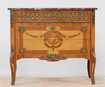 BYRÅ, gustaviansk stil, omkring 1900-talets mitt.