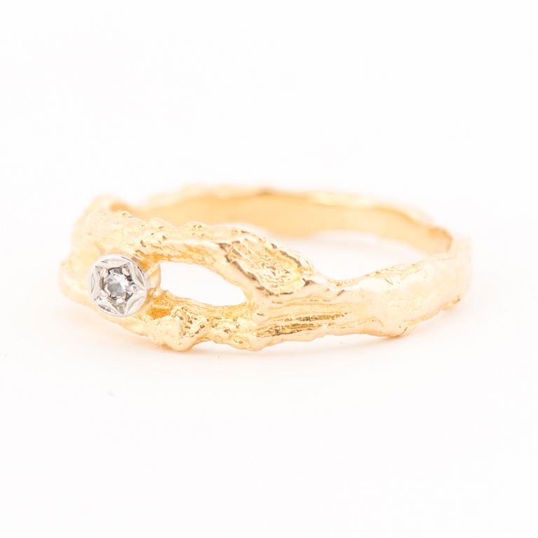 A BJÖRN WECKSTRÖM RING, "Diamond pond", 8/8 cut diamond, 18K gold. Lapponia 1972.