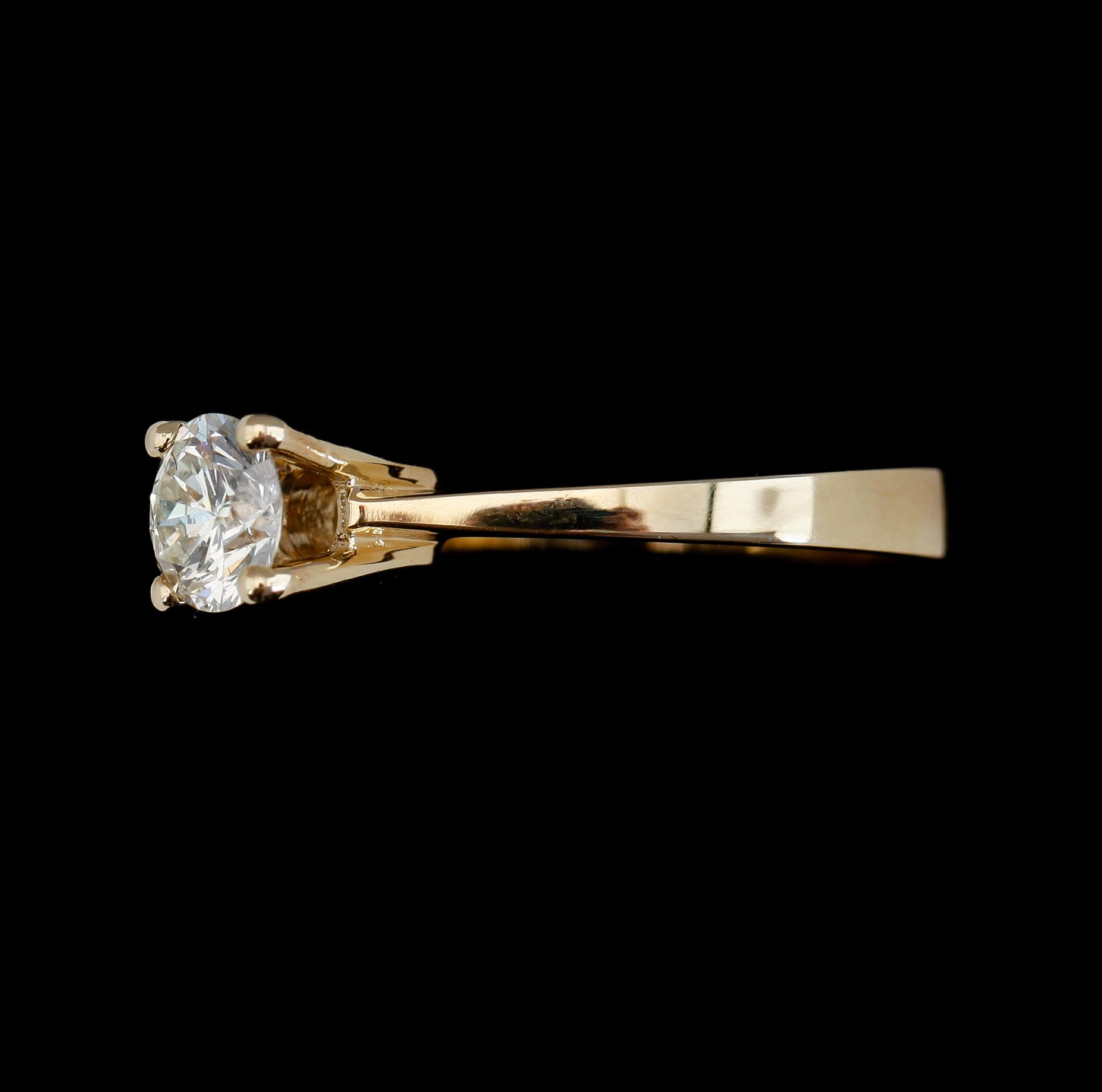 RING, 14K guld, solitär briljantslipad diamant ca 0.73 ct.