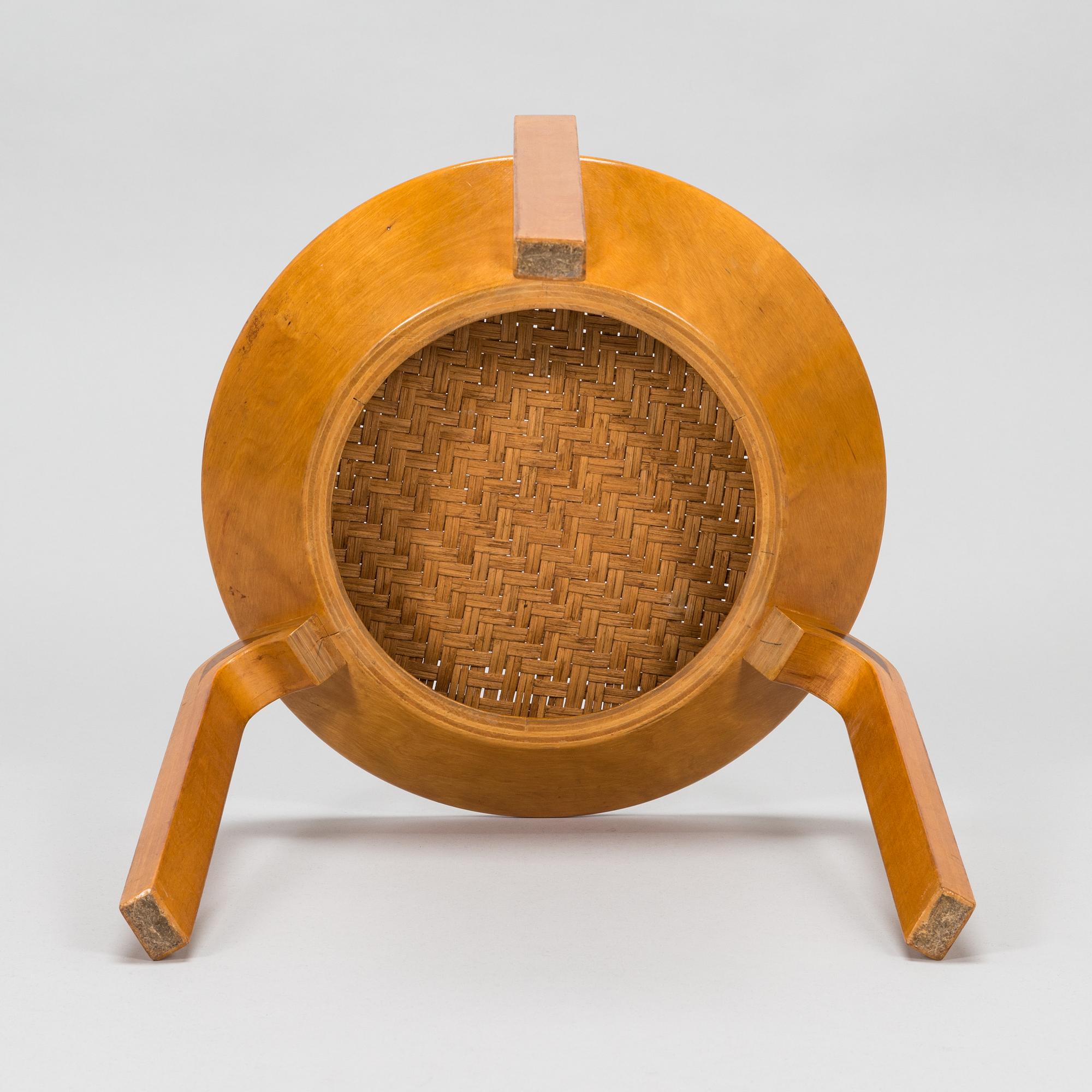 Alvar Aalto, pall, modell V63 för O.Y. Huonekalu-ja Rakennustyötehdas A.B. 1900-talets mitt.