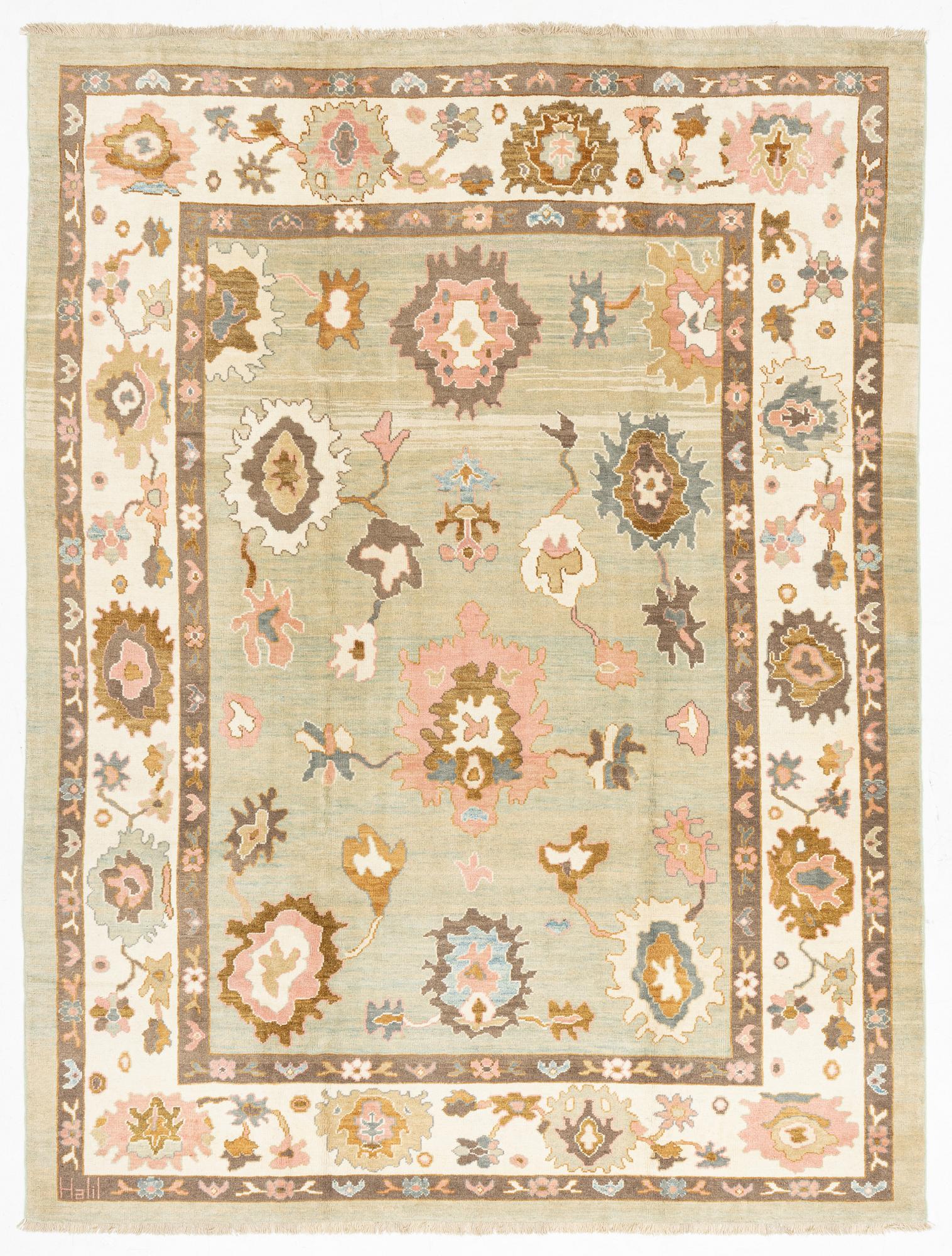 Matta, Sultanabad/Ushak design, signerad Halil, ca 389 x 295 cm.