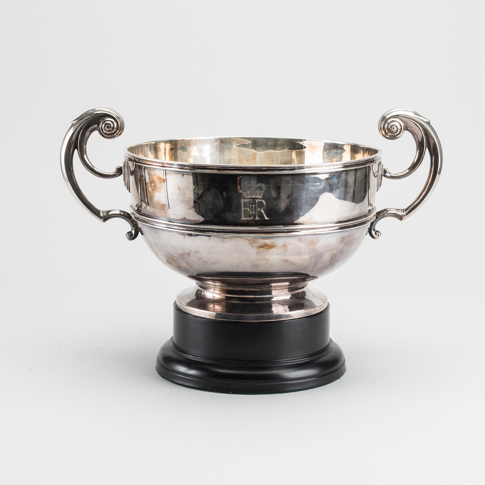 An English early 20th century silver bowl, mark of G & S Co Ltd London 1901.