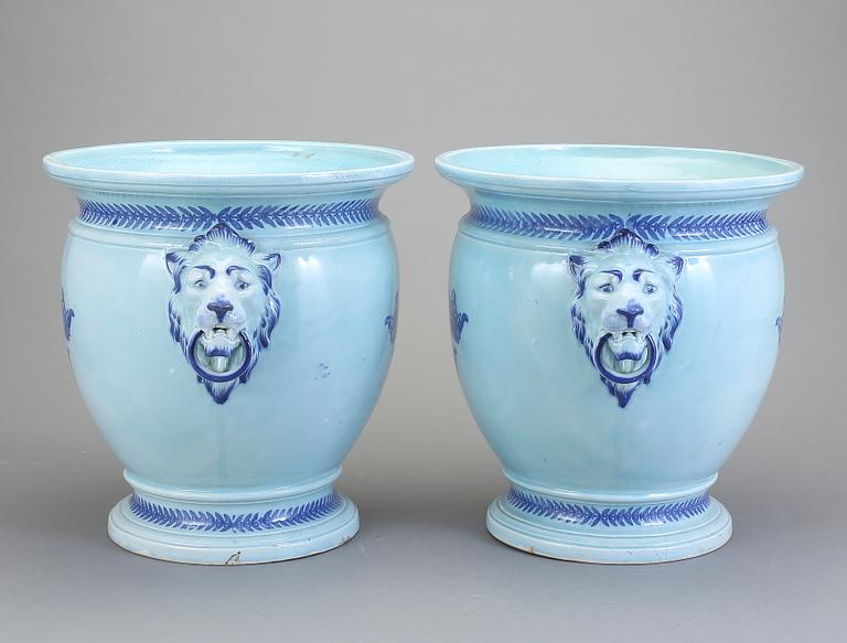 PRAKTURNOR, ett par, flintgods, Gustafsberg, 1911.
