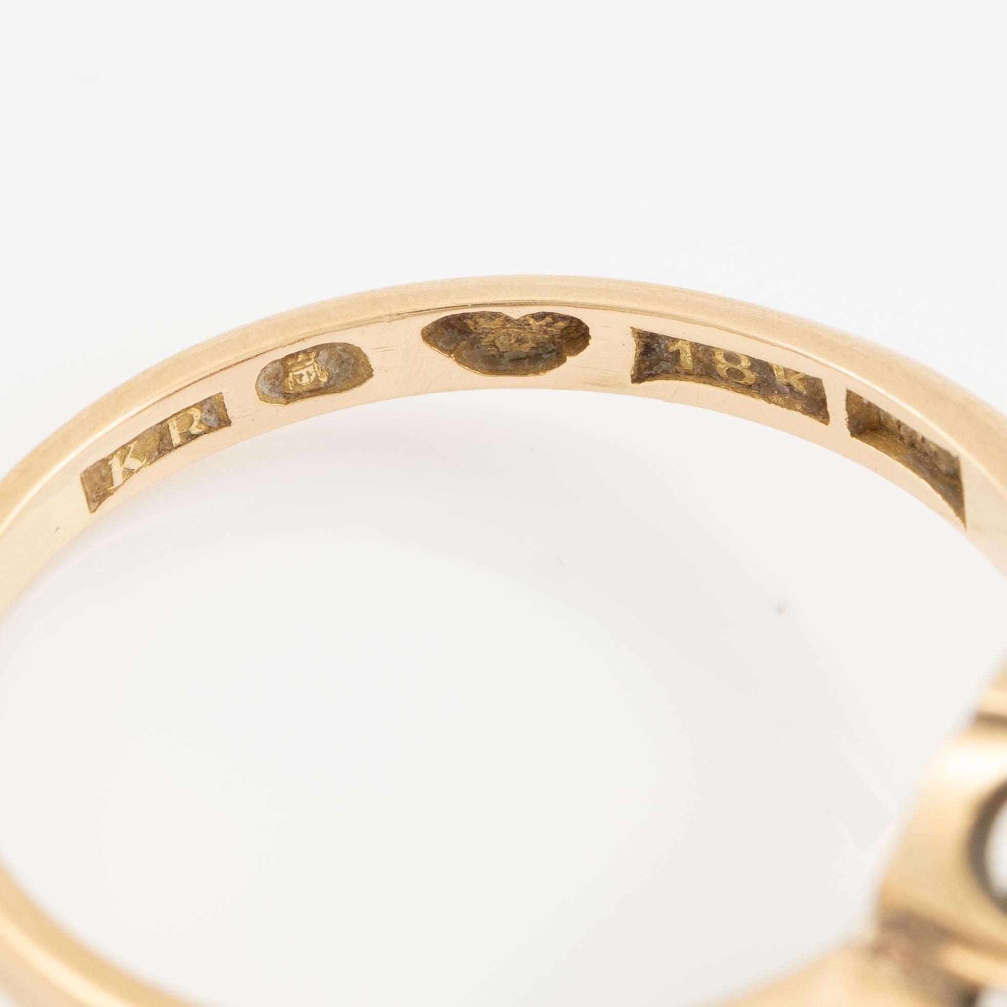 Ring, 18K gold with ruby and brilliant-cut diamonds.