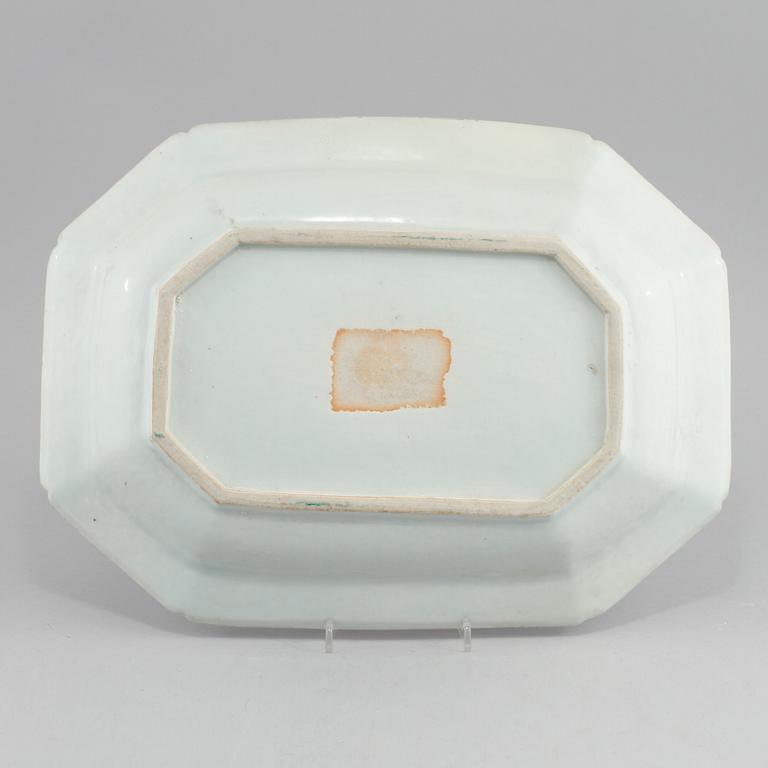 UNDERFAT, porslin, Kina, 1700-tal.
