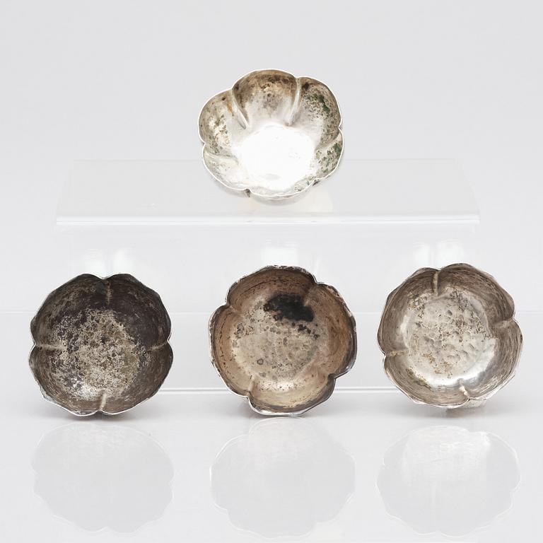 Skålar, 3+1, låghaltigt silver, Kina, Qingdynastin.