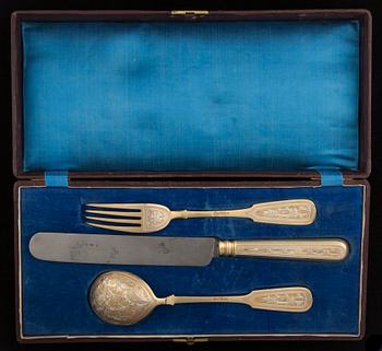 BESTICK, 3 delar, förgyllt silver, Moskva, Ryssland 1877. Tot. vikt inkl. knivblad 218,4 g.