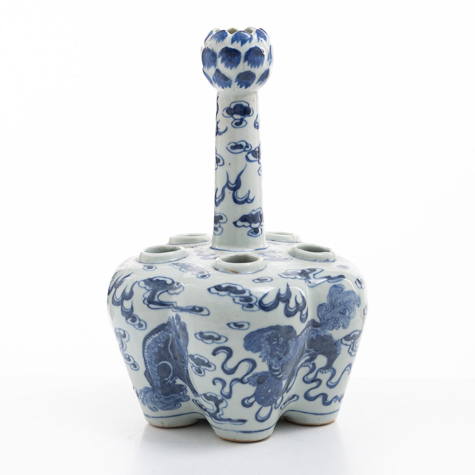 Tulpanvas, porslin. Qingdynastin, 1800-tal.