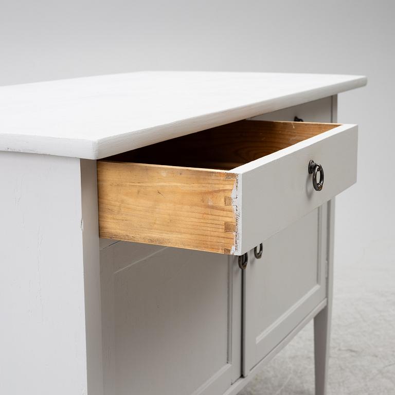 Chest of drawers/cabinet, first half of the 20th century.