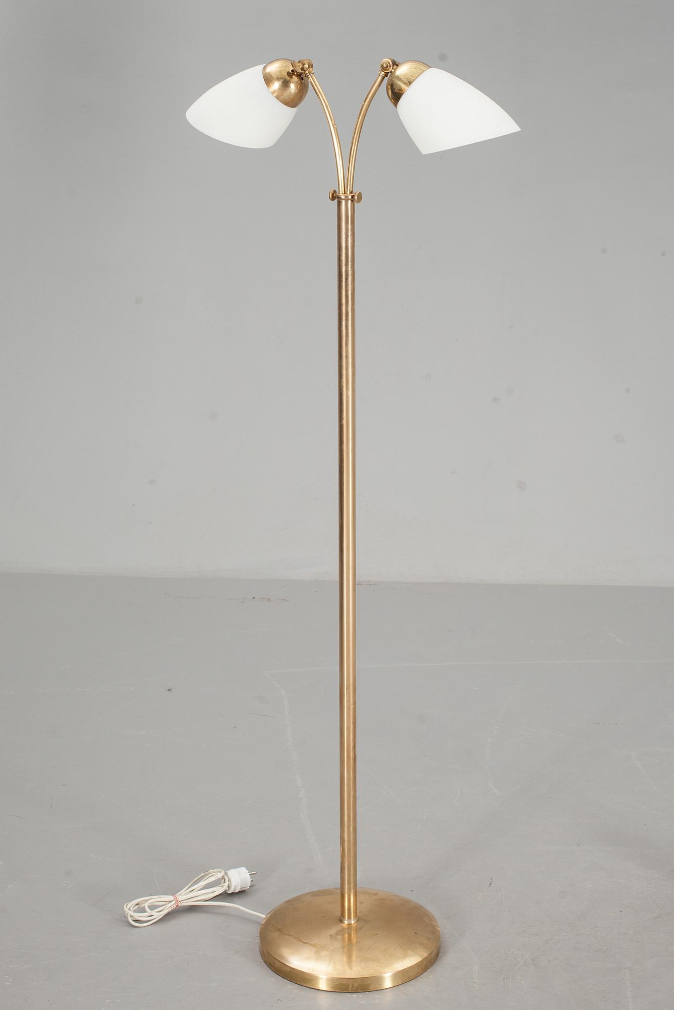 GOLVLAMPA, mässing 1900-talets mitt.