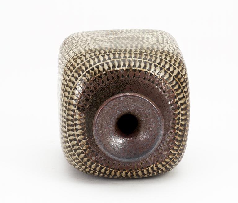 A Stig Lindberg stoneware vase, Gustavsberg studio 1967.