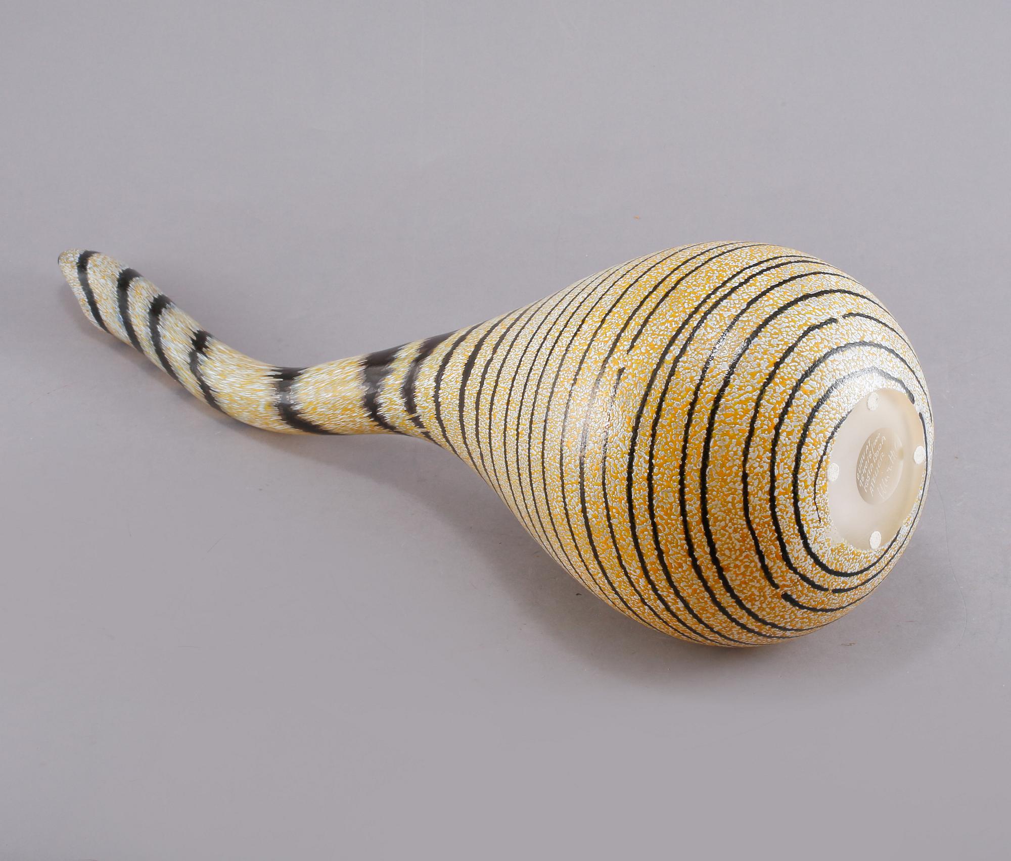 VAS, glas, Ulrica Hydman Vallien, Kosta Boda Atelier, signerad och numrerad.