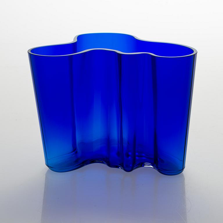 Alvar Aalto, vas 3030, signerad Alvar Aalto 1547/1989.