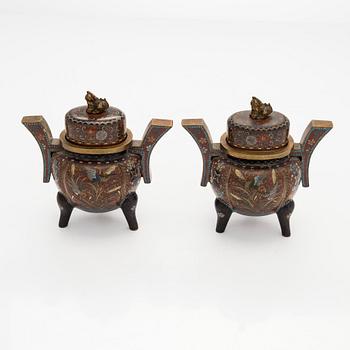 Suitsukeastioita, 2 kpl, vuosisadan vaihde 1800/1900.