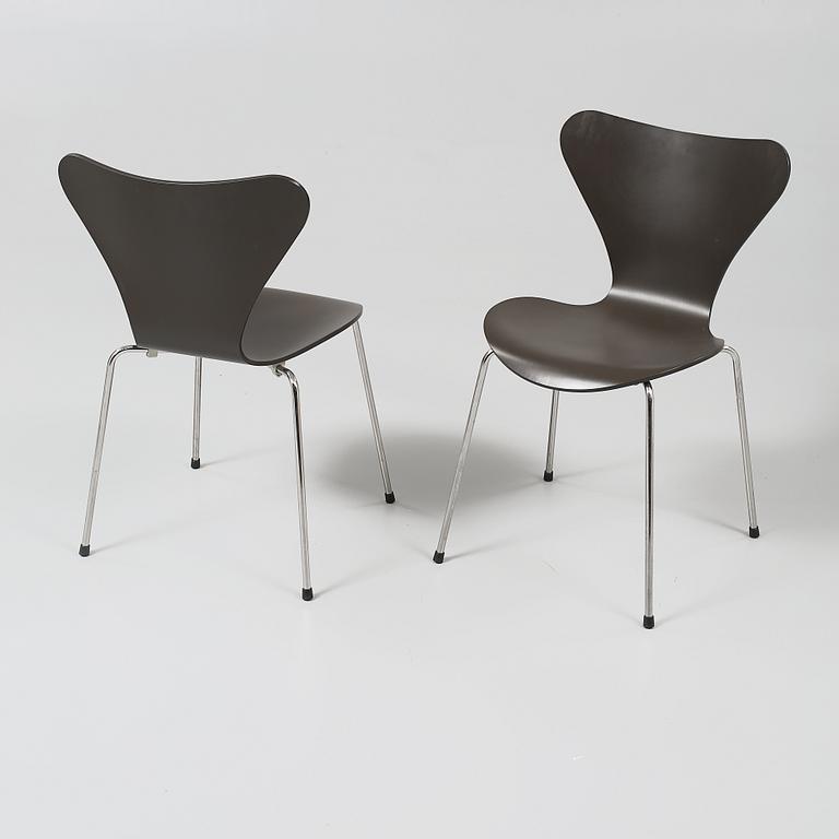 STOLAR, 4 st, "Sjuan" Arne Jacobsen, Fritz hansen, Danmark, 2007.
