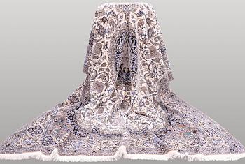 Nain part silk, 6LAA, signed, ca 392 x 300 cm.