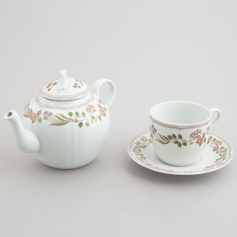 Mat-, kaffe- och teservis, 67 delar, Porcelaine de Paris, Frankrike, sent 1900-tal.