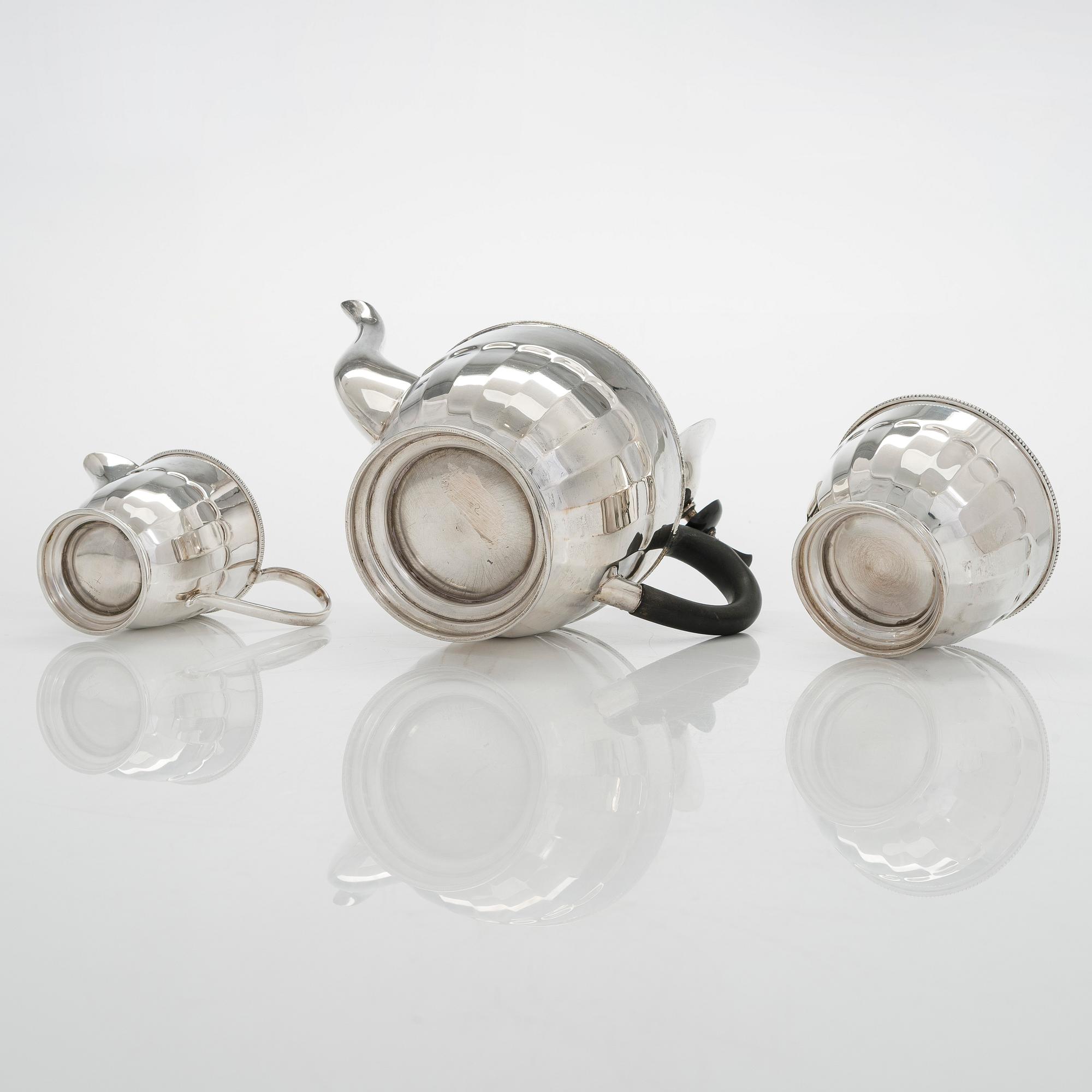 Teekalusto, 3 osaa, sterlinghopea, Sheffield Englanti, 1932 ja 1936.