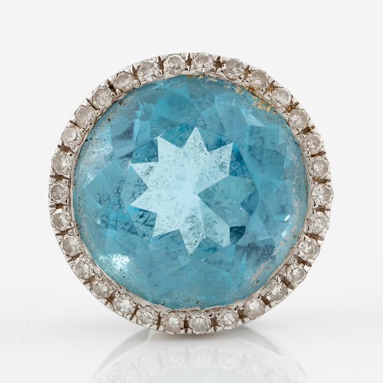 Hänge, 18K vitguld med topas och små åttkantslipade diamanter.