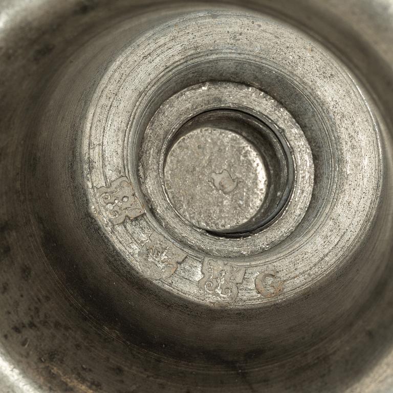 Ljusstakar, ett par, av Christopher Wickman, Stockholm 1696 och 1697, Karolinsk Barock.