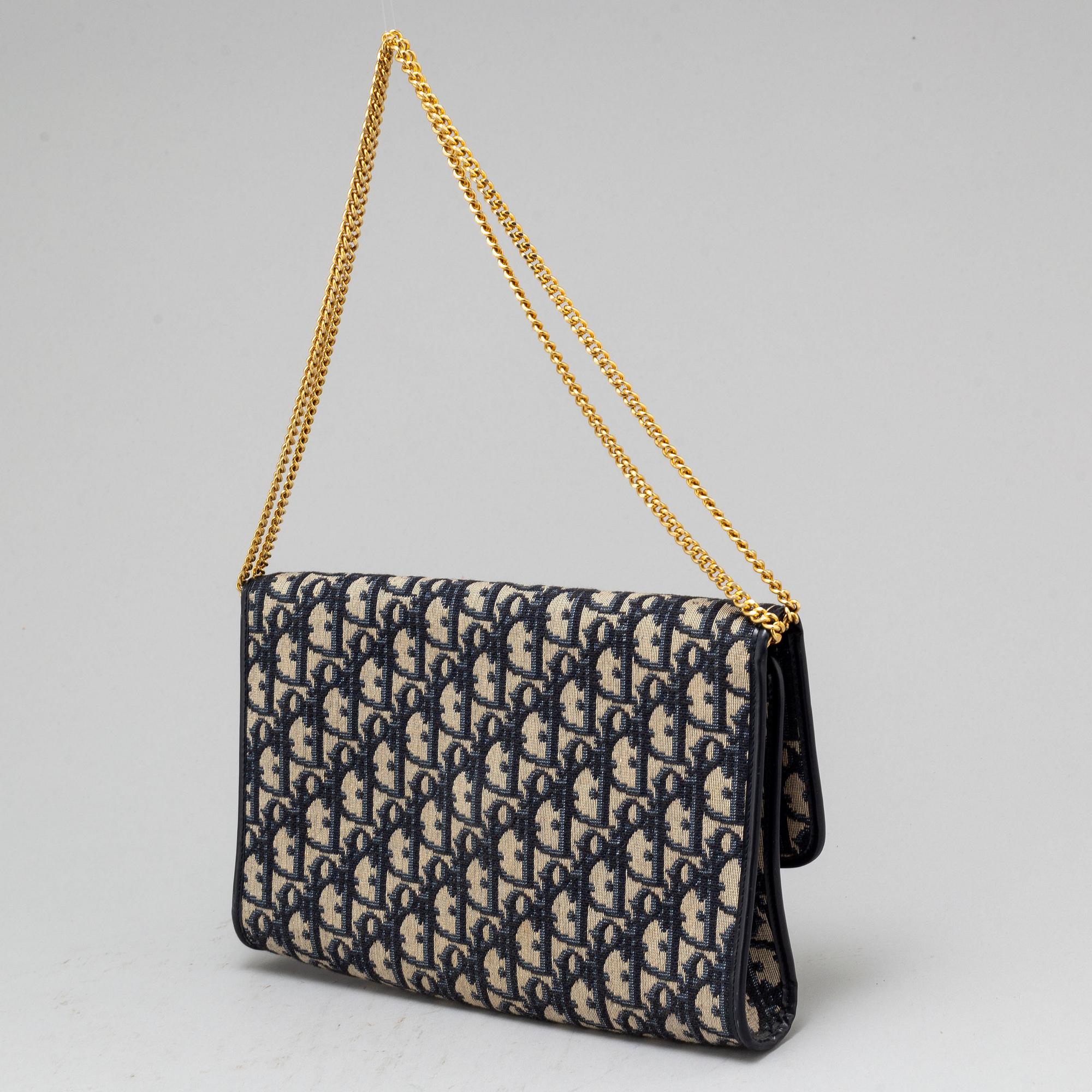 Dior clutch with chain 2025